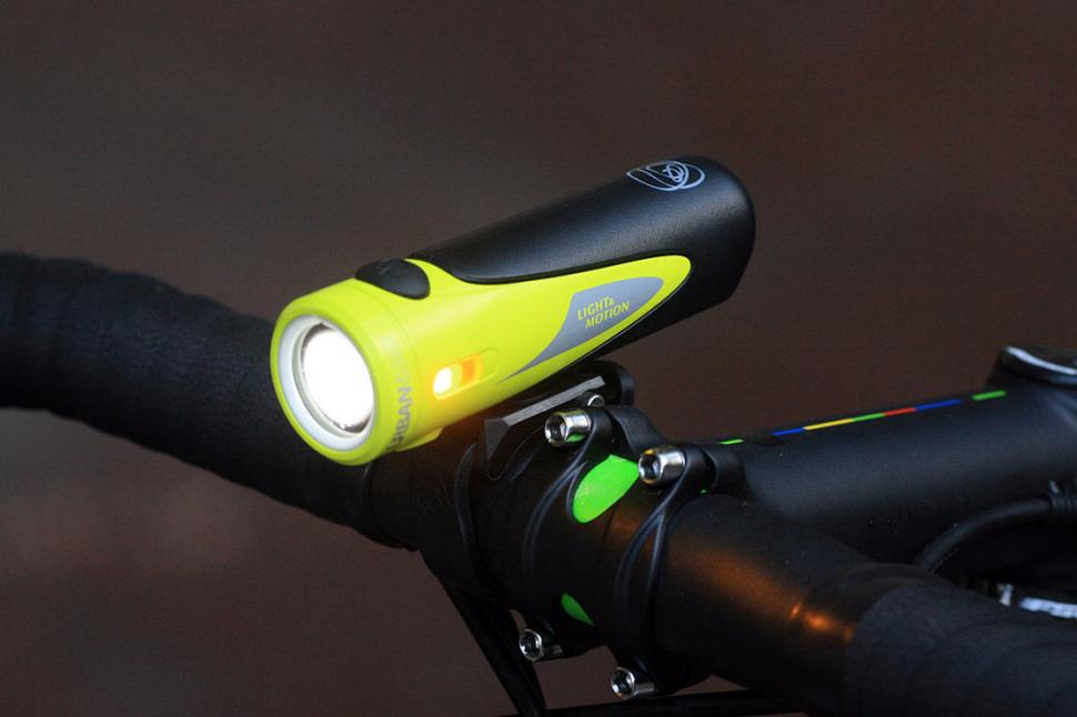 Review Light and Motion Urban 650 front light road.cc